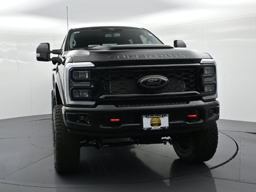 Ford F-250SD Vehicle Full-screen Gallery Image 3