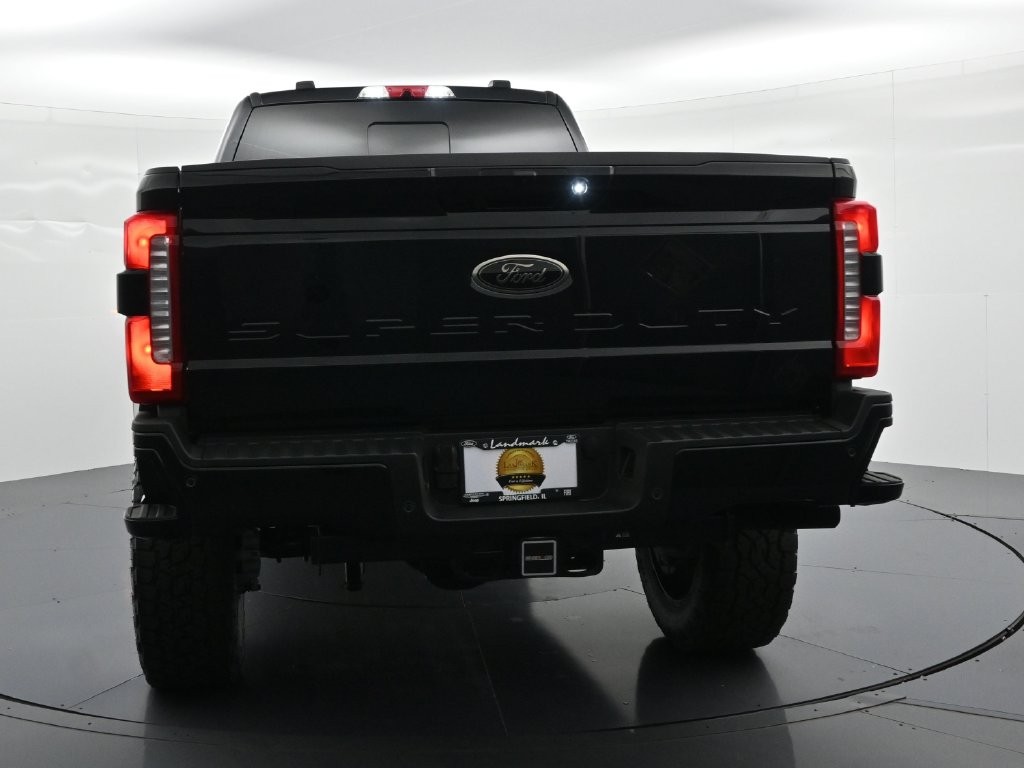 Ford F-250SD Vehicle Full-screen Gallery Image 7