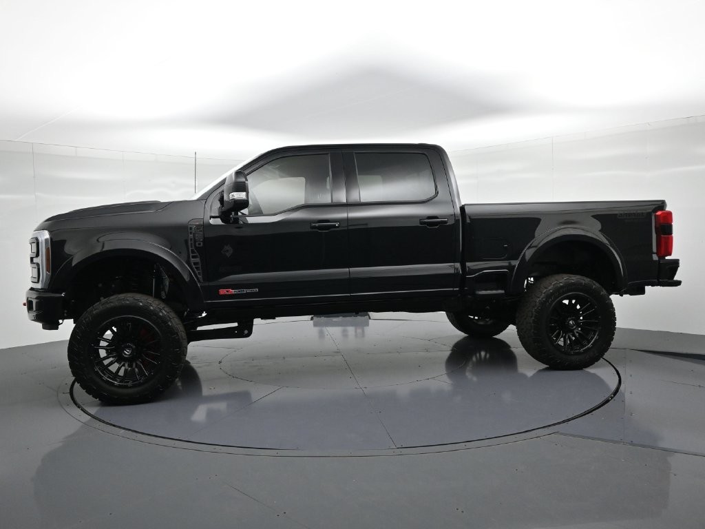 Ford F-250SD Vehicle Full-screen Gallery Image 9