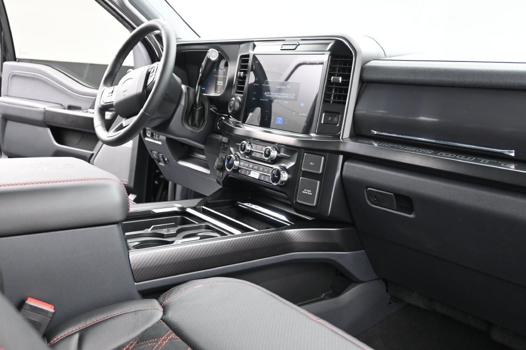 Ford F-250SD Vehicle Full-screen Gallery Image 10