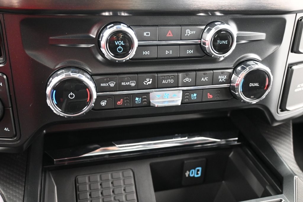 Ford F-250SD Vehicle Full-screen Gallery Image 13