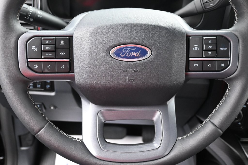 Ford F-250SD Vehicle Full-screen Gallery Image 14