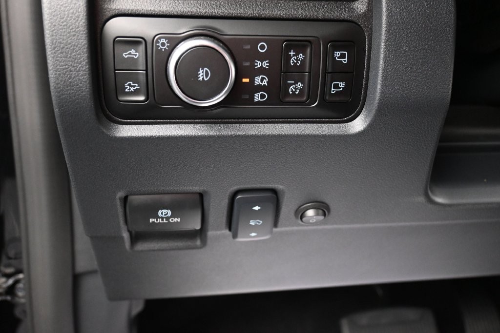 Ford F-250SD Vehicle Full-screen Gallery Image 15