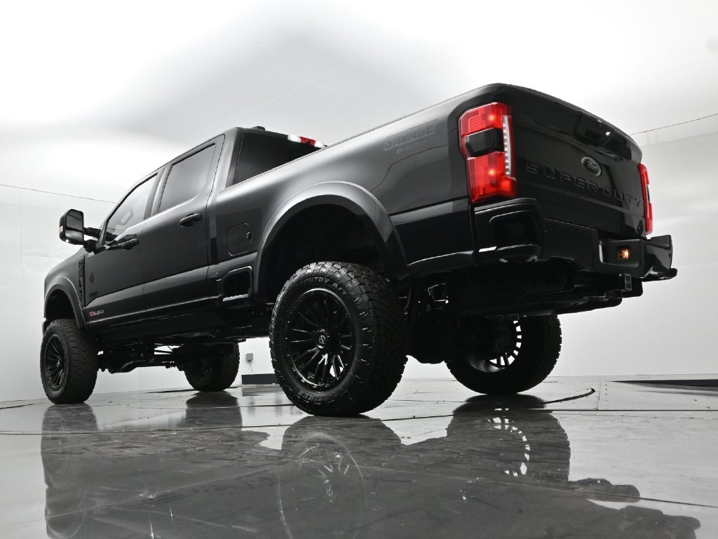 Ford F-250SD Vehicle Full-screen Gallery Image 22