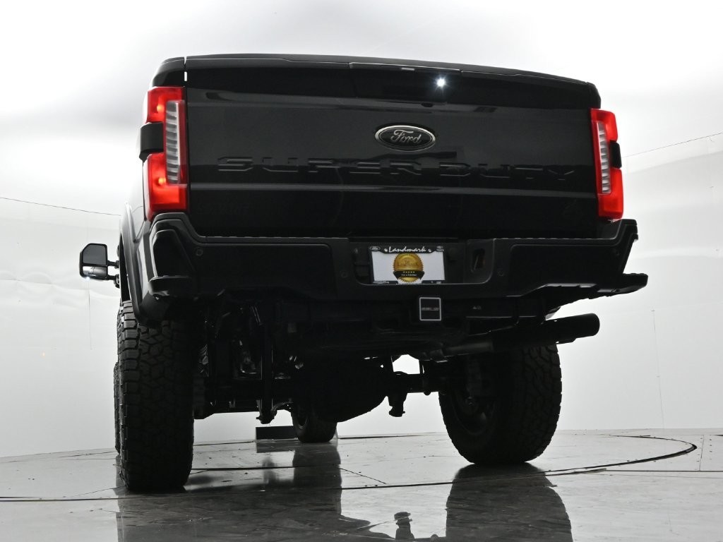 Ford F-250SD Vehicle Full-screen Gallery Image 23