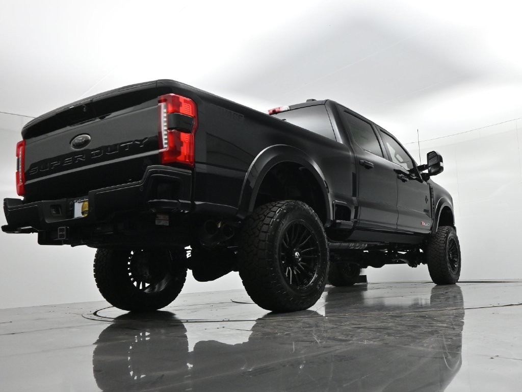 Ford F-250SD Vehicle Full-screen Gallery Image 24
