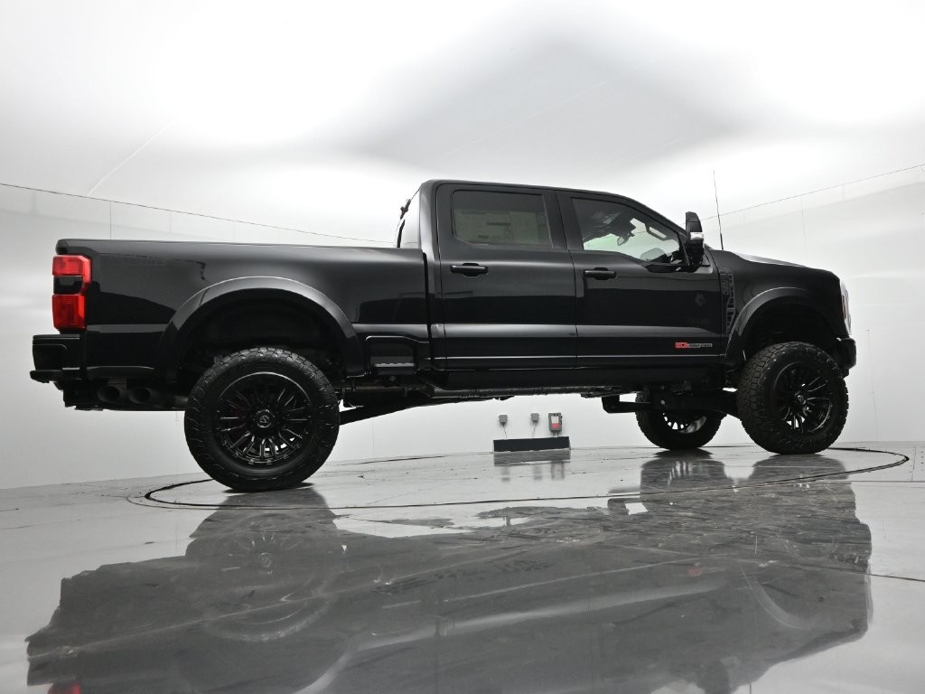 Ford F-250SD Vehicle Full-screen Gallery Image 25