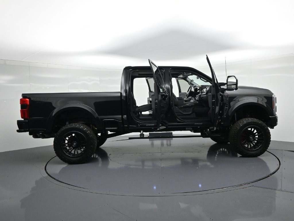 Ford F-250SD Vehicle Full-screen Gallery Image 26