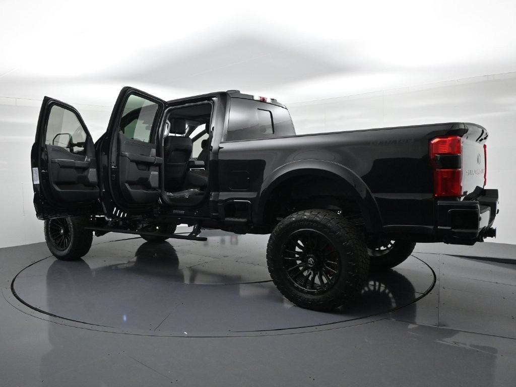 Ford F-250SD Vehicle Full-screen Gallery Image 27
