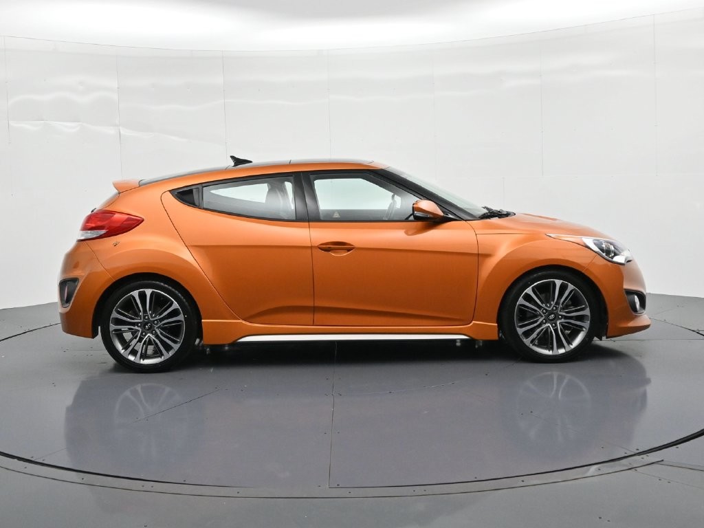 Hyundai Veloster Vehicle Full-screen Gallery Image 5