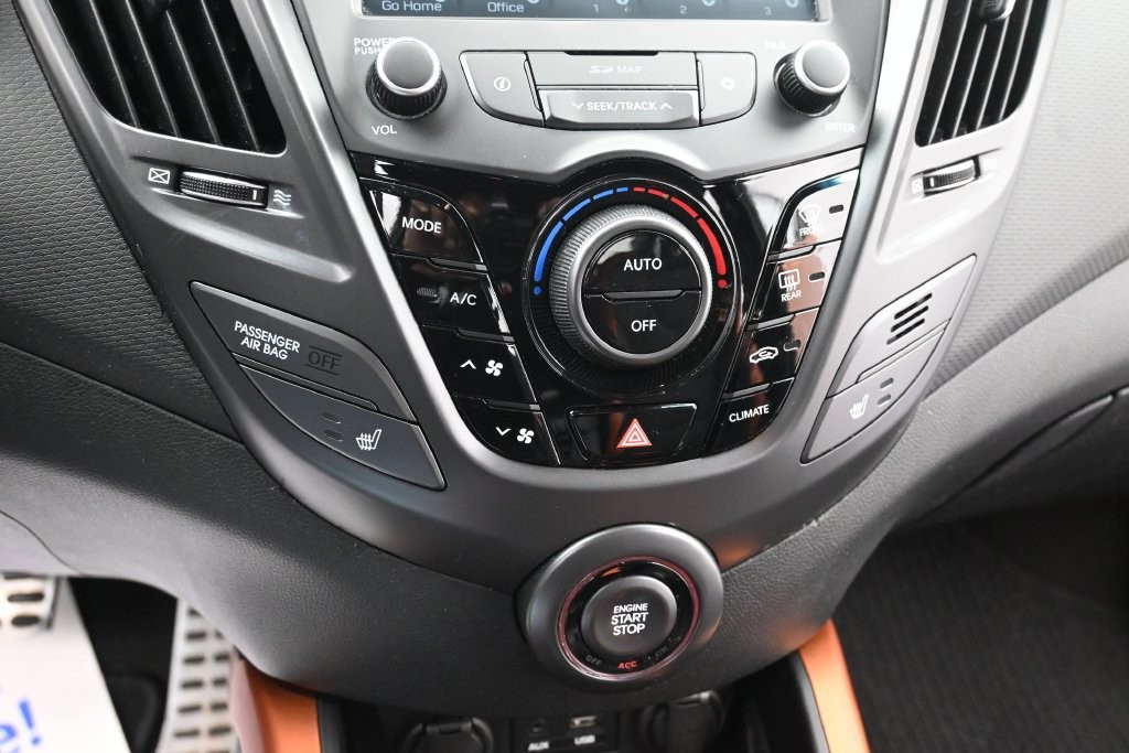 Hyundai Veloster Vehicle Full-screen Gallery Image 11