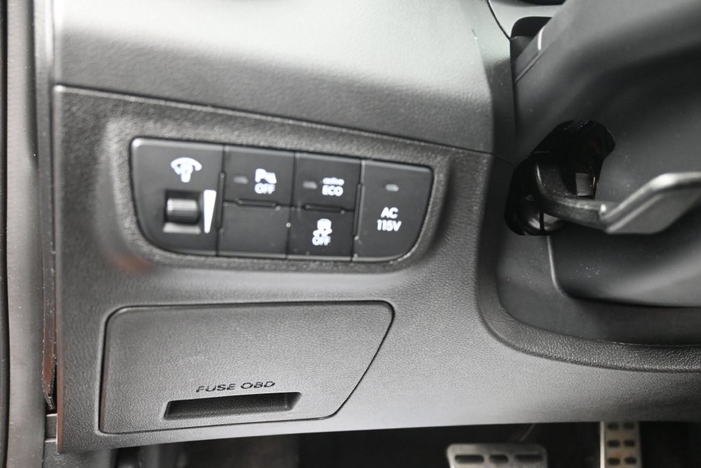 Hyundai Veloster Vehicle Full-screen Gallery Image 14