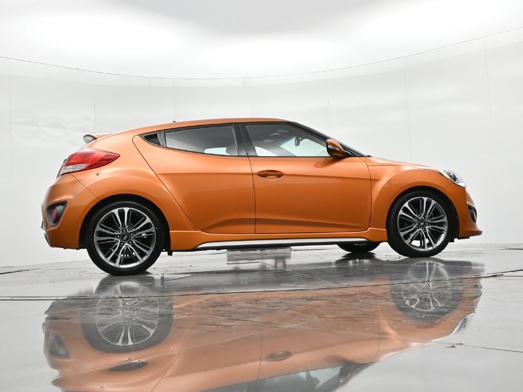 Hyundai Veloster Vehicle Full-screen Gallery Image 23
