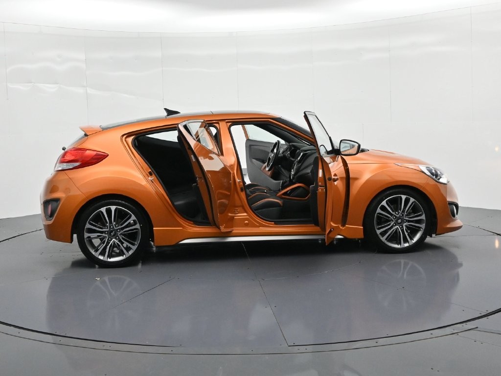 Hyundai Veloster Vehicle Full-screen Gallery Image 24