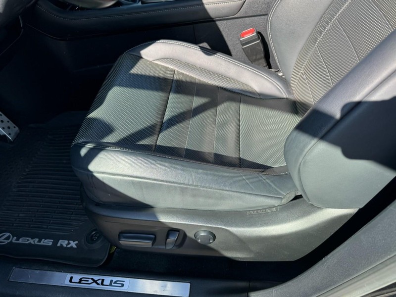 Lexus RX Vehicle Image 17