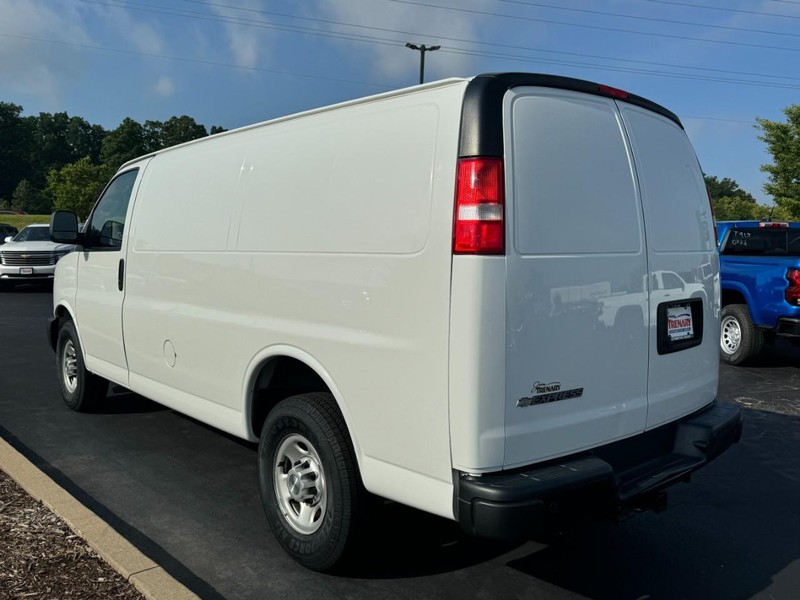 Chevrolet Express Cargo Van Vehicle Image 05