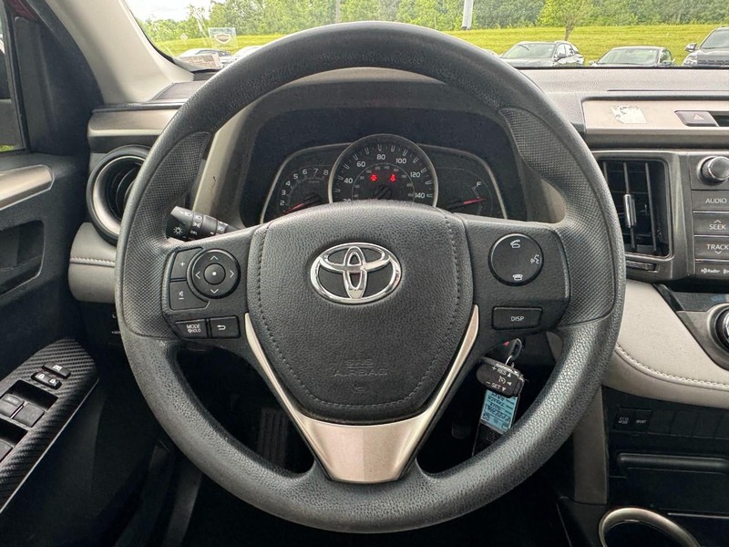 Toyota RAV4 Vehicle Image 11