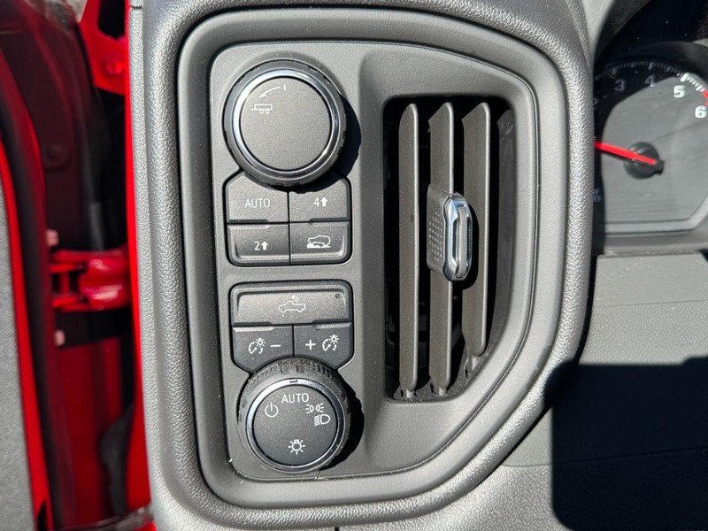 Chevrolet Silverado 1500 Vehicle Image 11