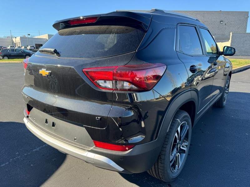 Chevrolet TrailBlazer Vehicle Image 03