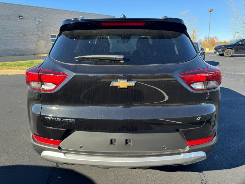 Chevrolet TrailBlazer Vehicle Image 04