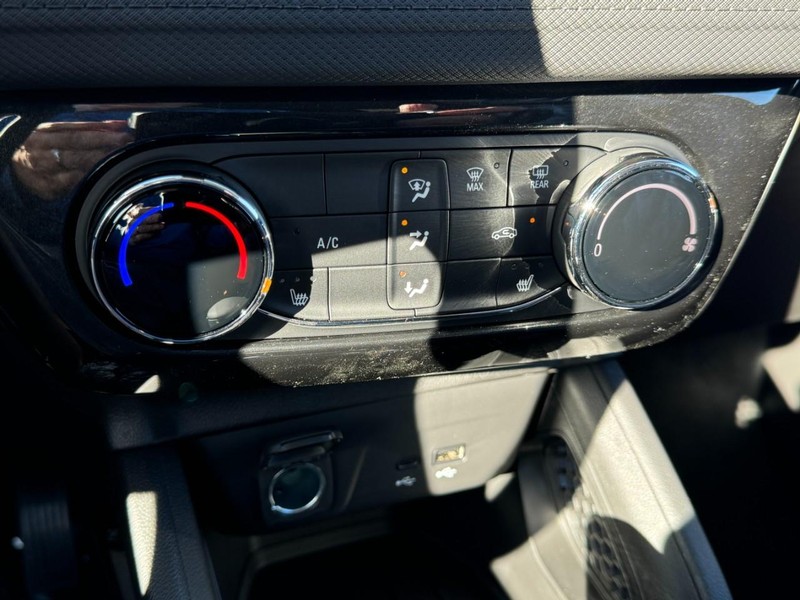 Chevrolet TrailBlazer Vehicle Image 12