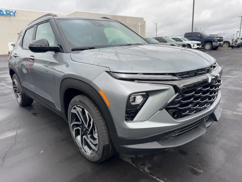 Chevrolet TrailBlazer Vehicle Image 02