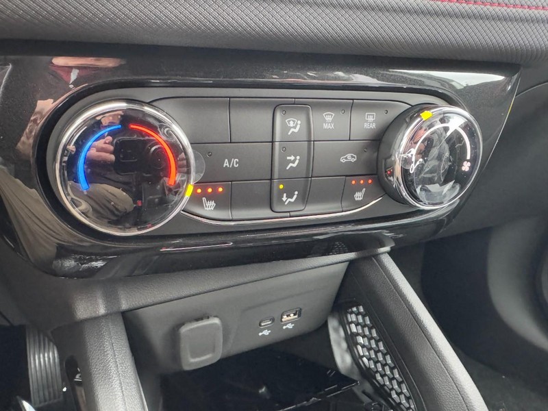 Chevrolet TrailBlazer Vehicle Image 12