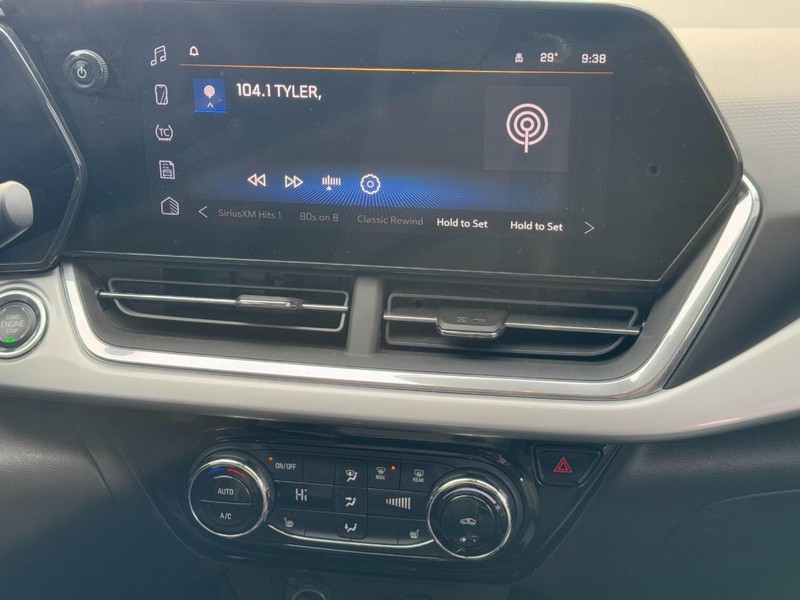 Chevrolet Trax Vehicle Image 16