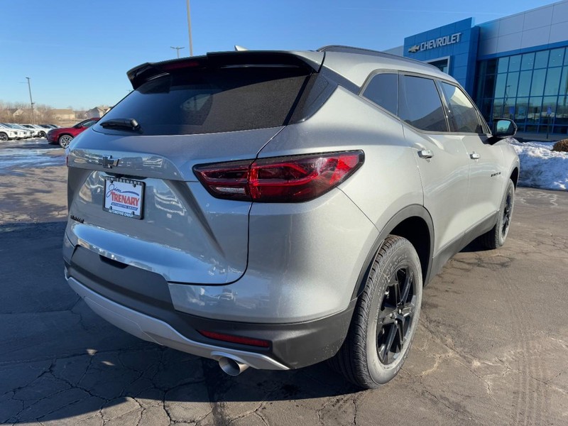 Chevrolet Blazer Vehicle Image 03
