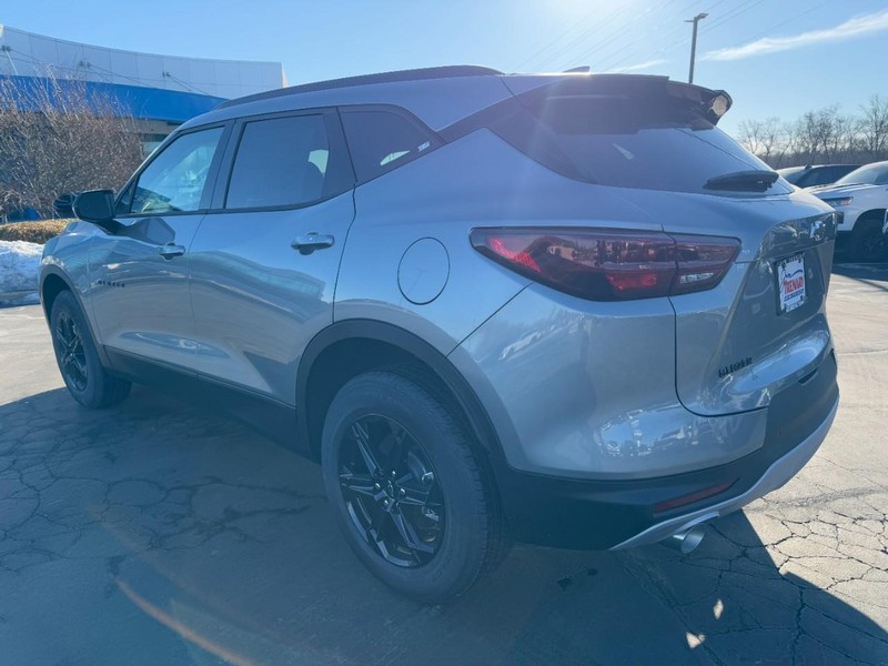 Chevrolet Blazer Vehicle Image 05