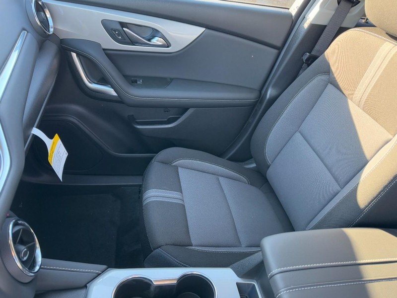 Chevrolet Blazer Vehicle Image 08