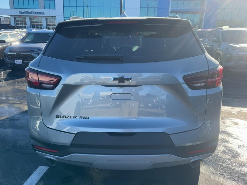 Chevrolet Blazer Vehicle Image 04