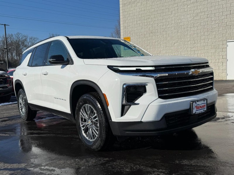 Chevrolet Traverse Vehicle Image 02
