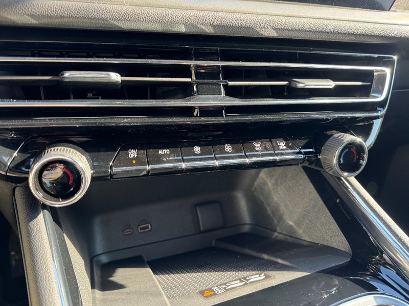 Chevrolet Traverse Vehicle Image 13