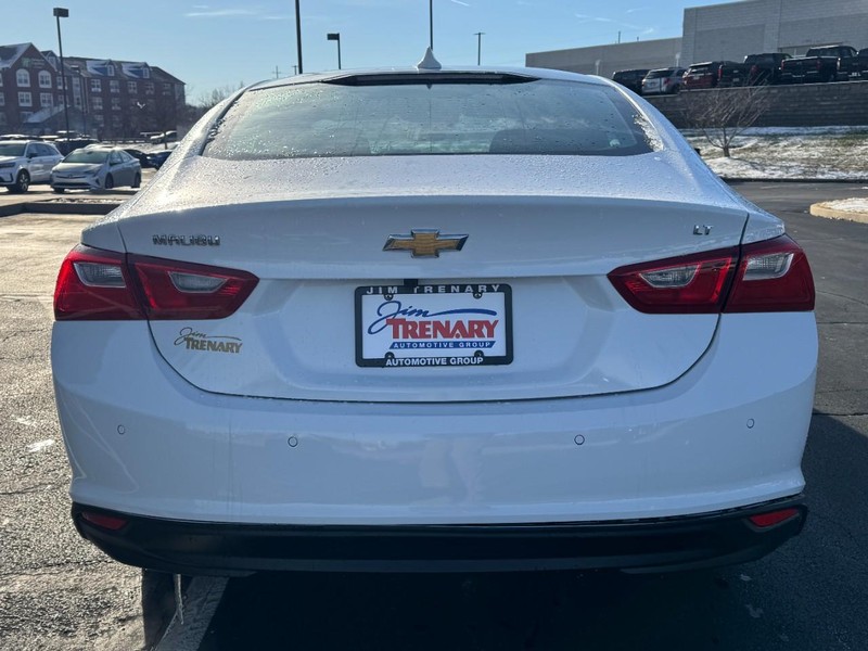 Chevrolet Malibu Vehicle Image 04