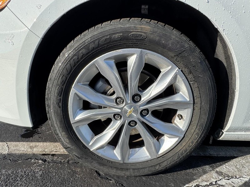 Chevrolet Malibu Vehicle Image 07
