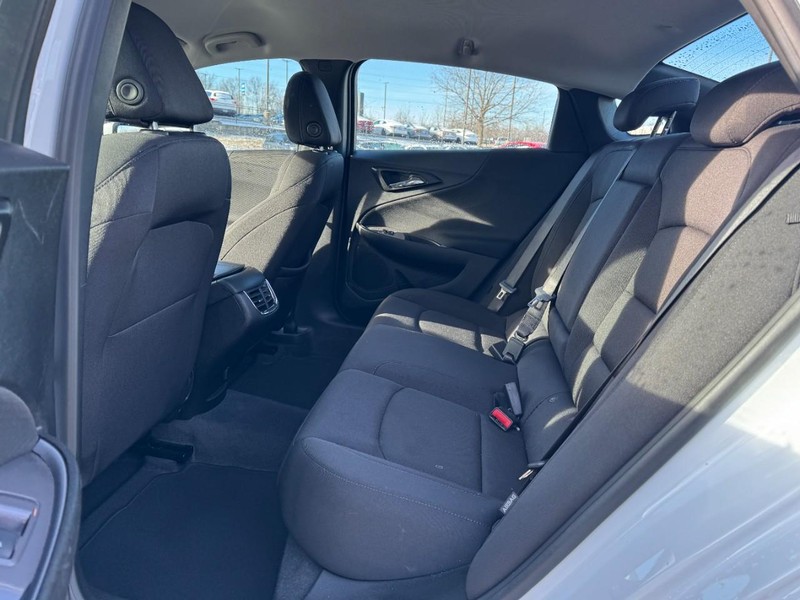 Chevrolet Malibu Vehicle Image 10