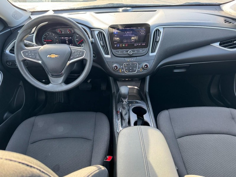 Chevrolet Malibu Vehicle Image 11