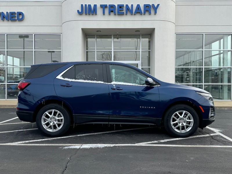 Chevrolet Equinox Vehicle Image 02