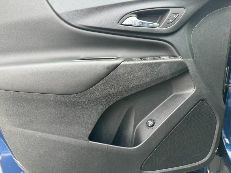 Chevrolet Equinox Vehicle Image 16