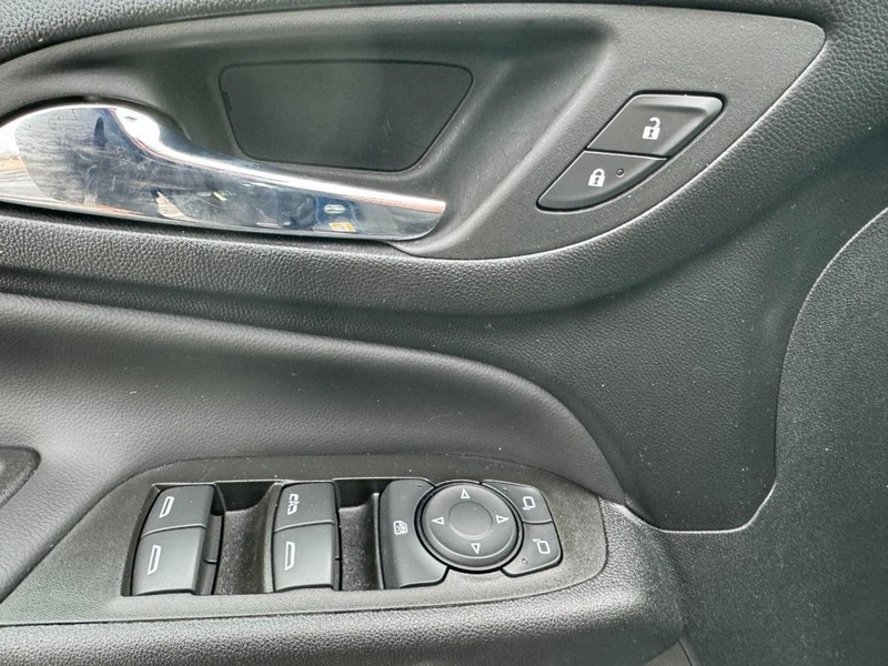 Chevrolet Equinox Vehicle Image 17