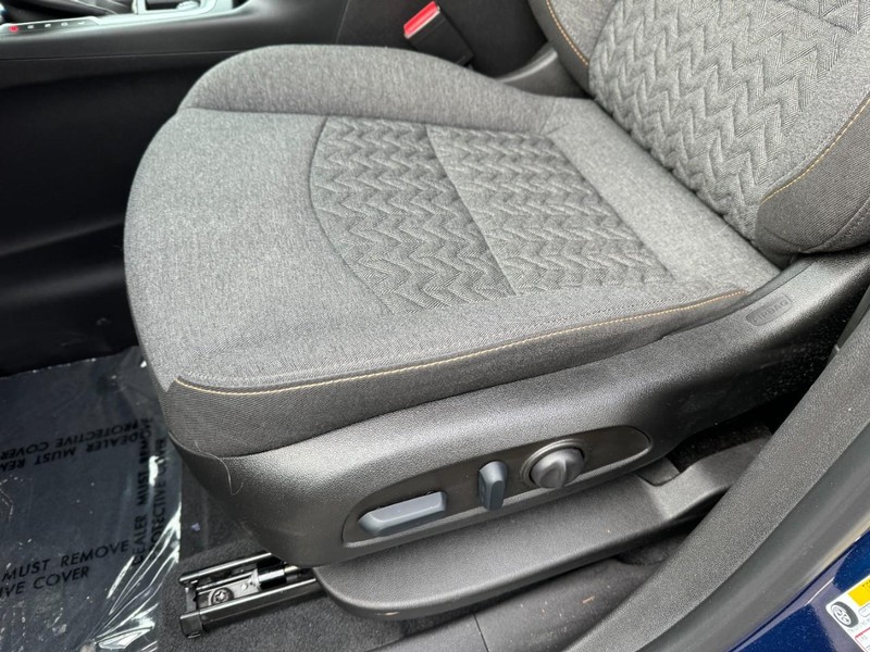 Chevrolet Equinox Vehicle Image 20