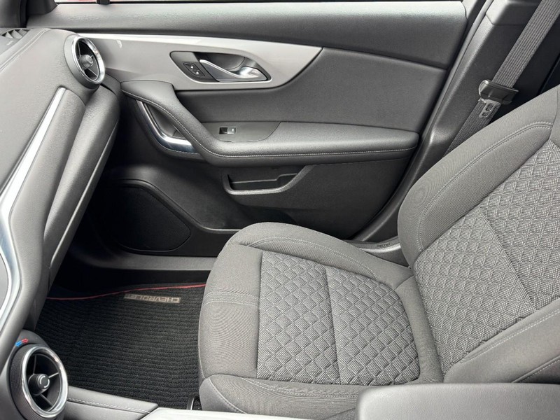 Chevrolet Blazer Vehicle Image 12