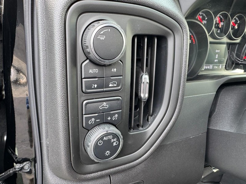 Chevrolet Silverado 1500 Vehicle Image 12