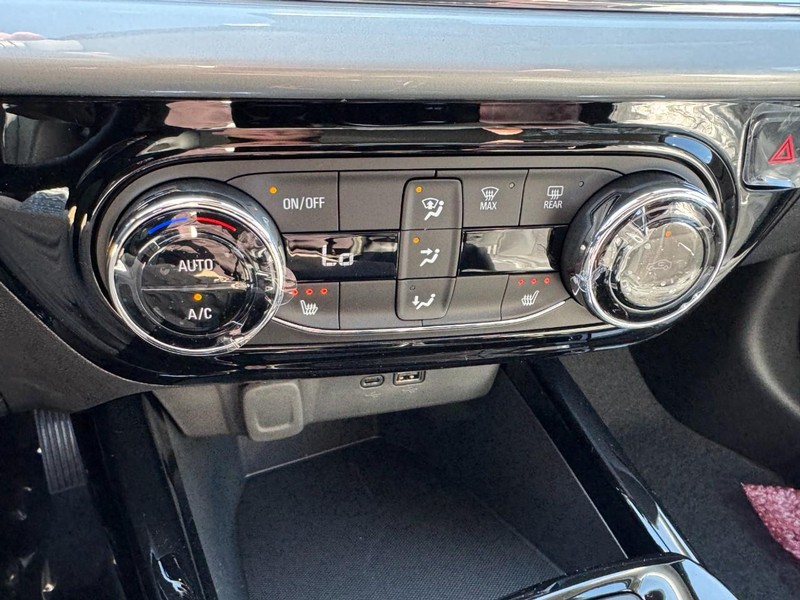 Chevrolet Trax Vehicle Image 12