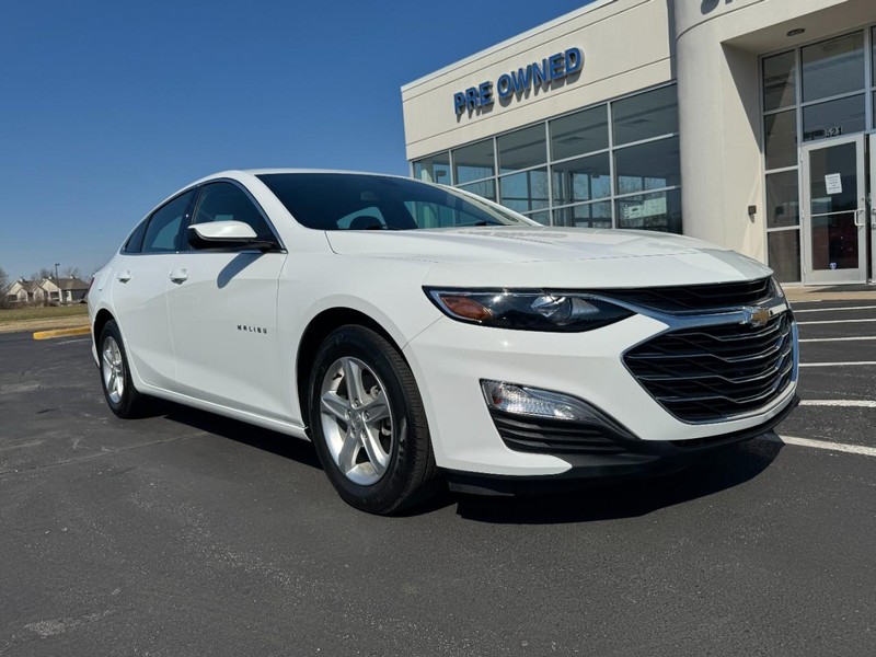 Chevrolet Malibu Vehicle Image 02