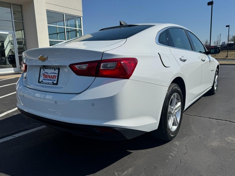 Chevrolet Malibu Vehicle Image 03