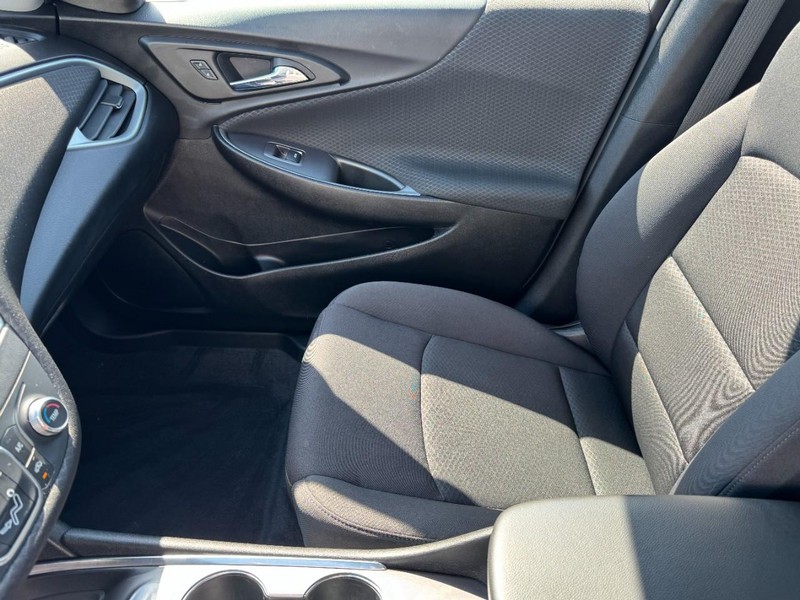 Chevrolet Malibu Vehicle Image 13