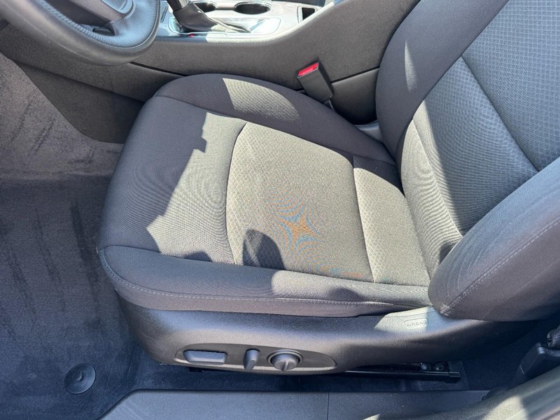 Chevrolet Malibu Vehicle Image 14