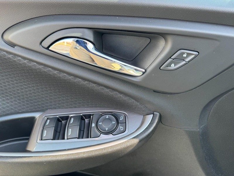 Chevrolet Malibu Vehicle Image 15